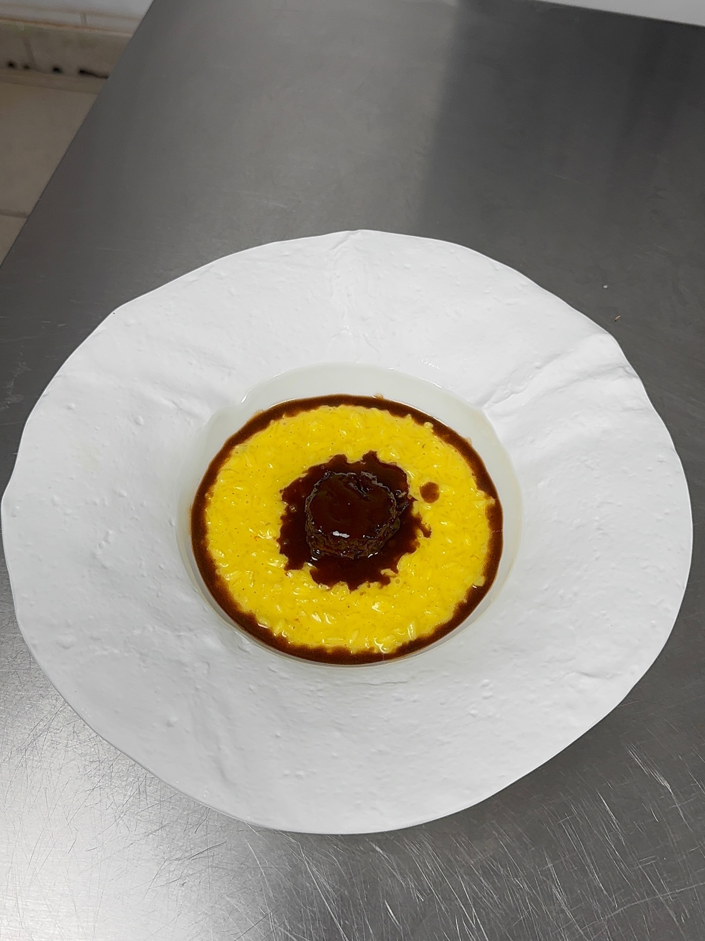HAI PROVATO IL NOSTRO NUOVO RISOTTO??
“Riso carnaroli mantecato allo zafferano,parmigiano 40 mesi,terrina di coda alla vaccinara e il suo fondo”
Disponibile nelle vostre cene a domicilio,un risotto invernale ricco di gusto e sapore 😋
~
#risotto #codaallavacccinara #zafferano #carnaroli #privatechef #chefadomicilio #gourmetexperience #primipiatti #luxurycatering