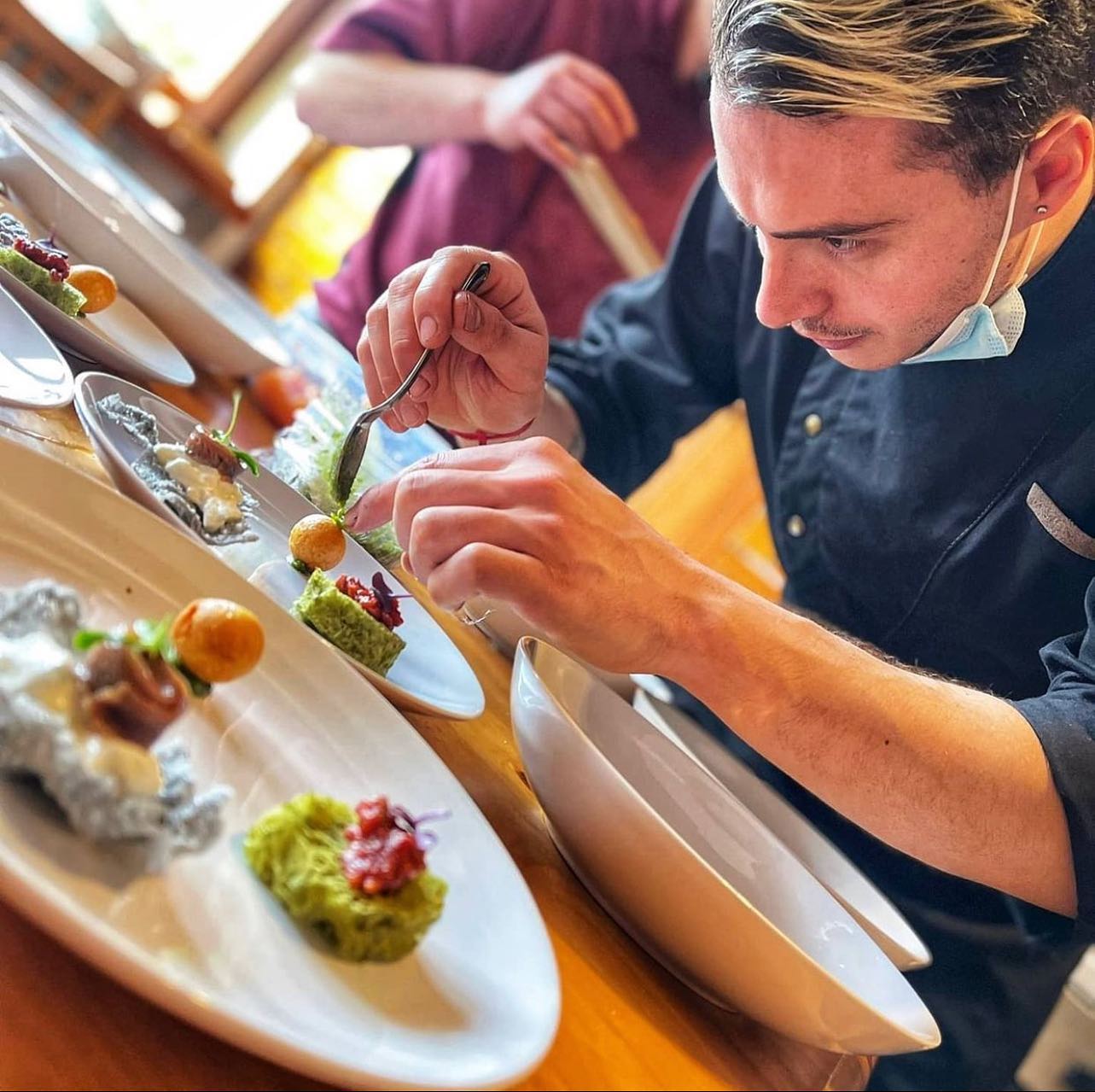 “CHEF A DOMICILIO DIRETTAMENTE A CASA TUA “
Menu personalizzati adatti a soddisfare ogni richiesta : terra/mare/vegetariano
Tutte le info in direct o al +393401475713
Tutto nella comodità di casa vostra.
~
~
~
#menù #chefadomicilio #healthyfood #chefsplating #chefsplateform #chefstyle #chefselection #foodstragram #chefadomicile #cucinagourmet #cucinamediterranea